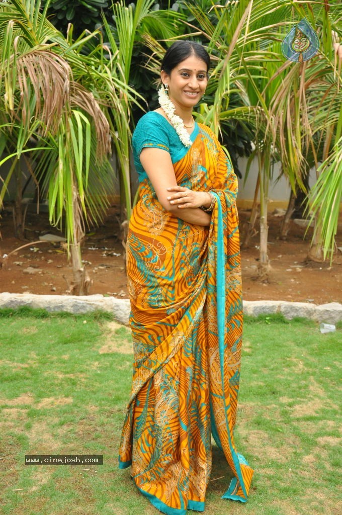 Meena Stills  - 7 / 41 photos