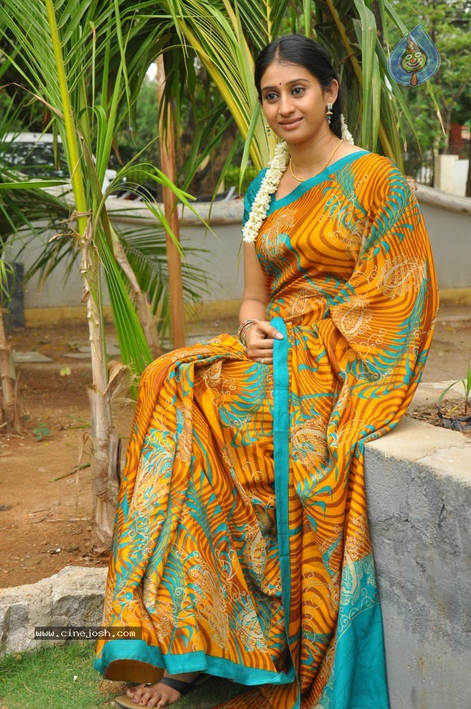 Meena Stills  - 10 / 41 photos