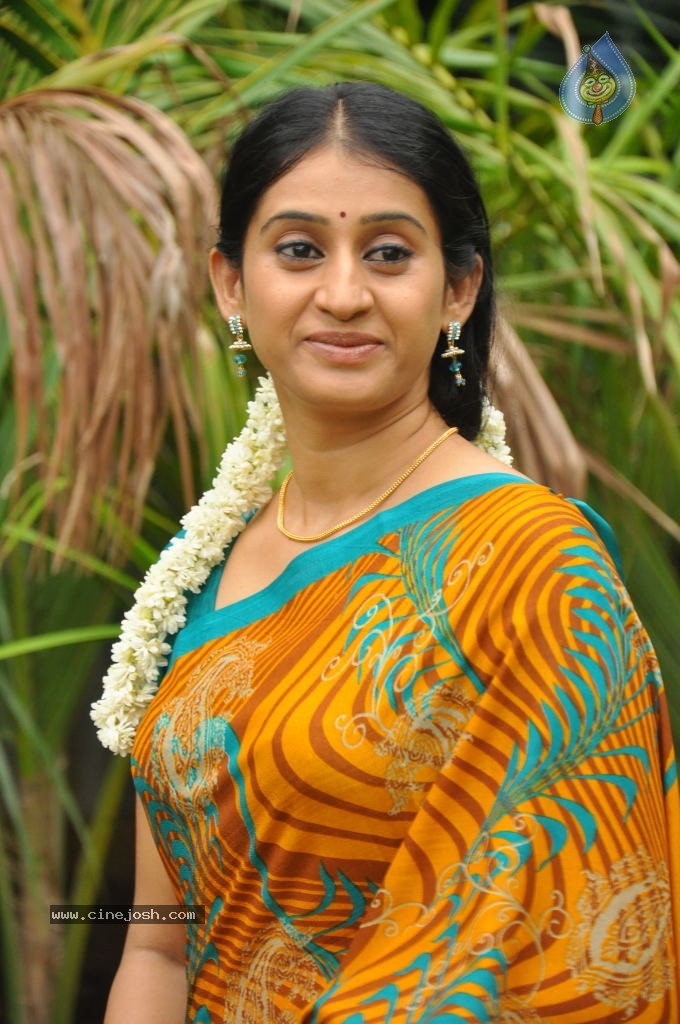 Meena Actress Telugu Sex - Meena Stills - Photo 39 of 41