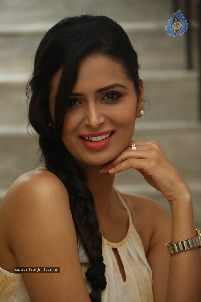 Meenakshi Dixit Gallery - 50 / 77 photos