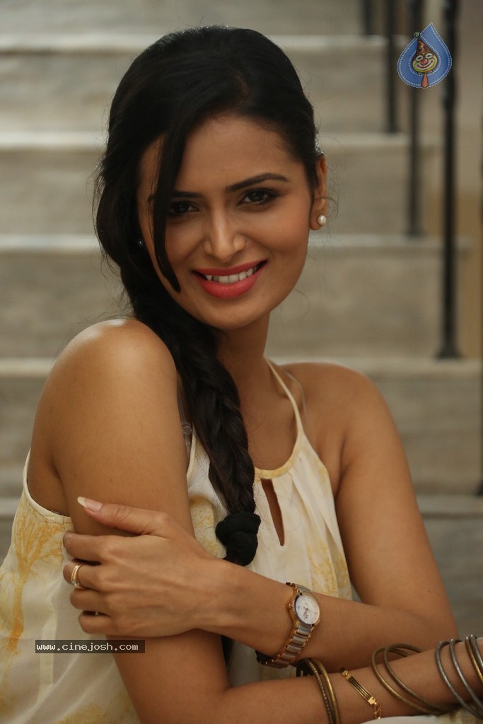 Meenakshi Dixit Gallery - 65 / 77 photos