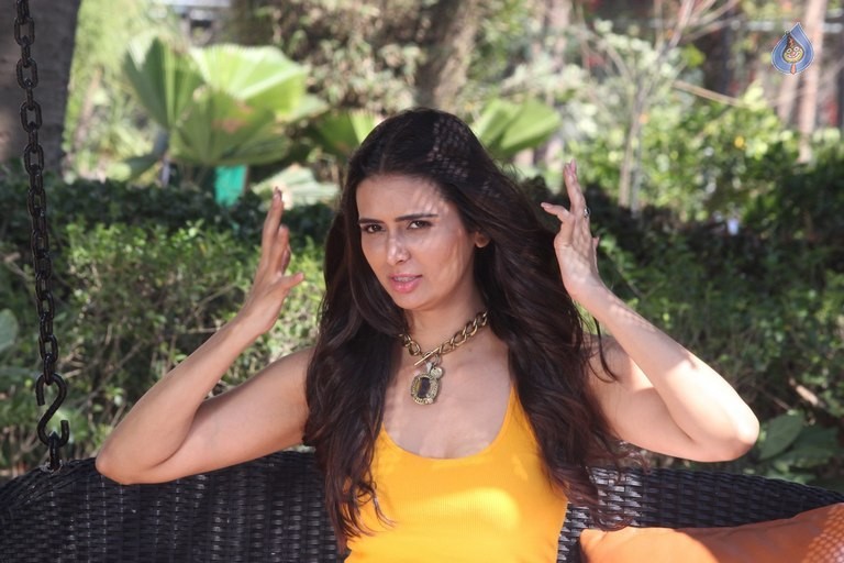 Meenakshi Dixit New Photos - 60 / 63 photos