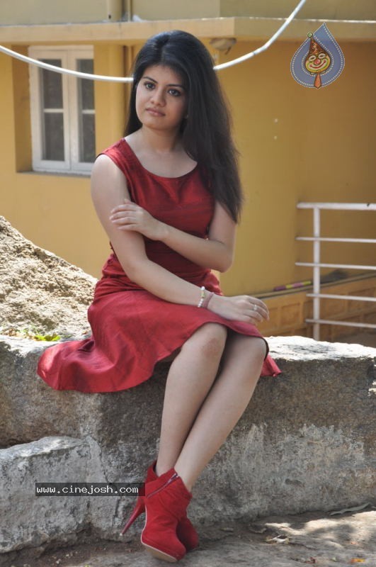 Meenakshi Stills - 74 / 99 photos