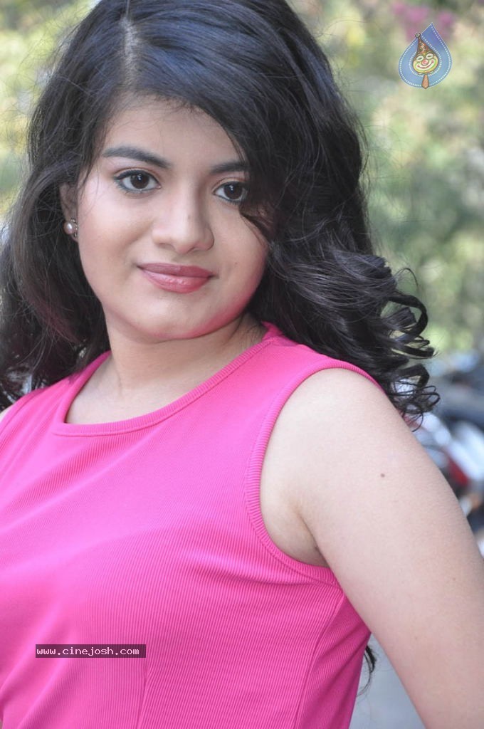 Meenakshi Stills - 7 / 20 photos