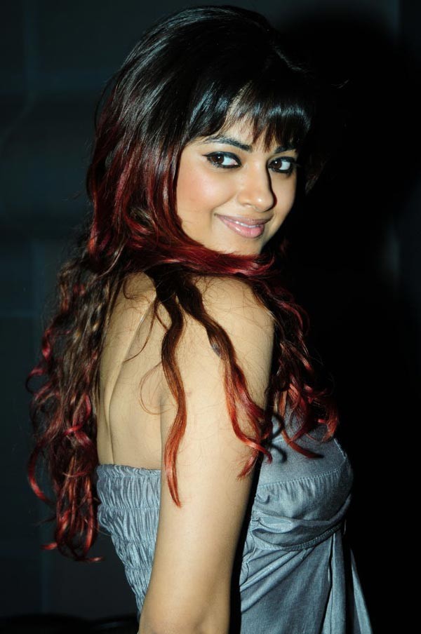 Meera Chopra - Photos - 59 / 92 photos