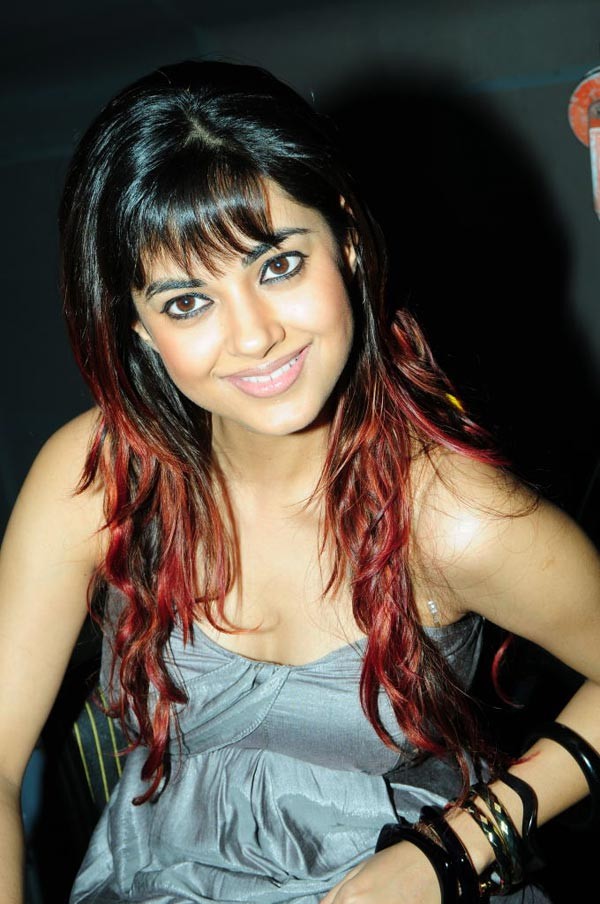 Meera Chopra - Photos - 70 / 92 photos