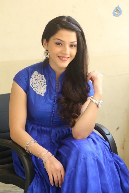 Mehreen New Photos - 11 / 50 photos