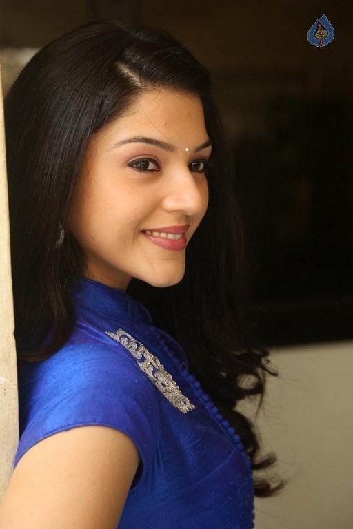 Mehreen New Photos - 17 / 50 photos