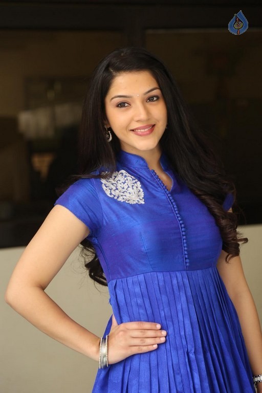 Mehreen New Photos - 18 / 50 photos