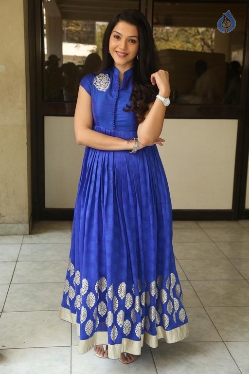 Mehreen New Photos - 20 / 50 photos