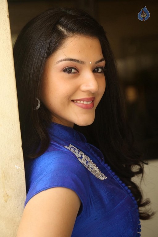 Mehreen New Photos - 23 / 50 photos