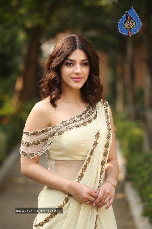 Mehreen Pirzada Photos - 15 / 38 photos