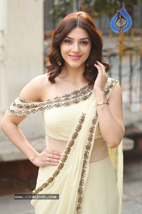 Mehreen Pirzada Photos - 25 / 38 photos