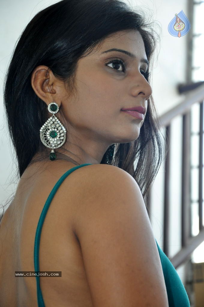 Mithuna Waliya Hot Stills - 39 / 59 photos