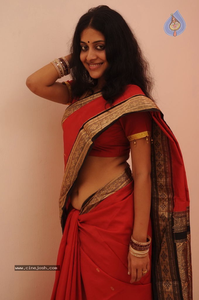 Mohana Hot Stills - 33 / 48 photos