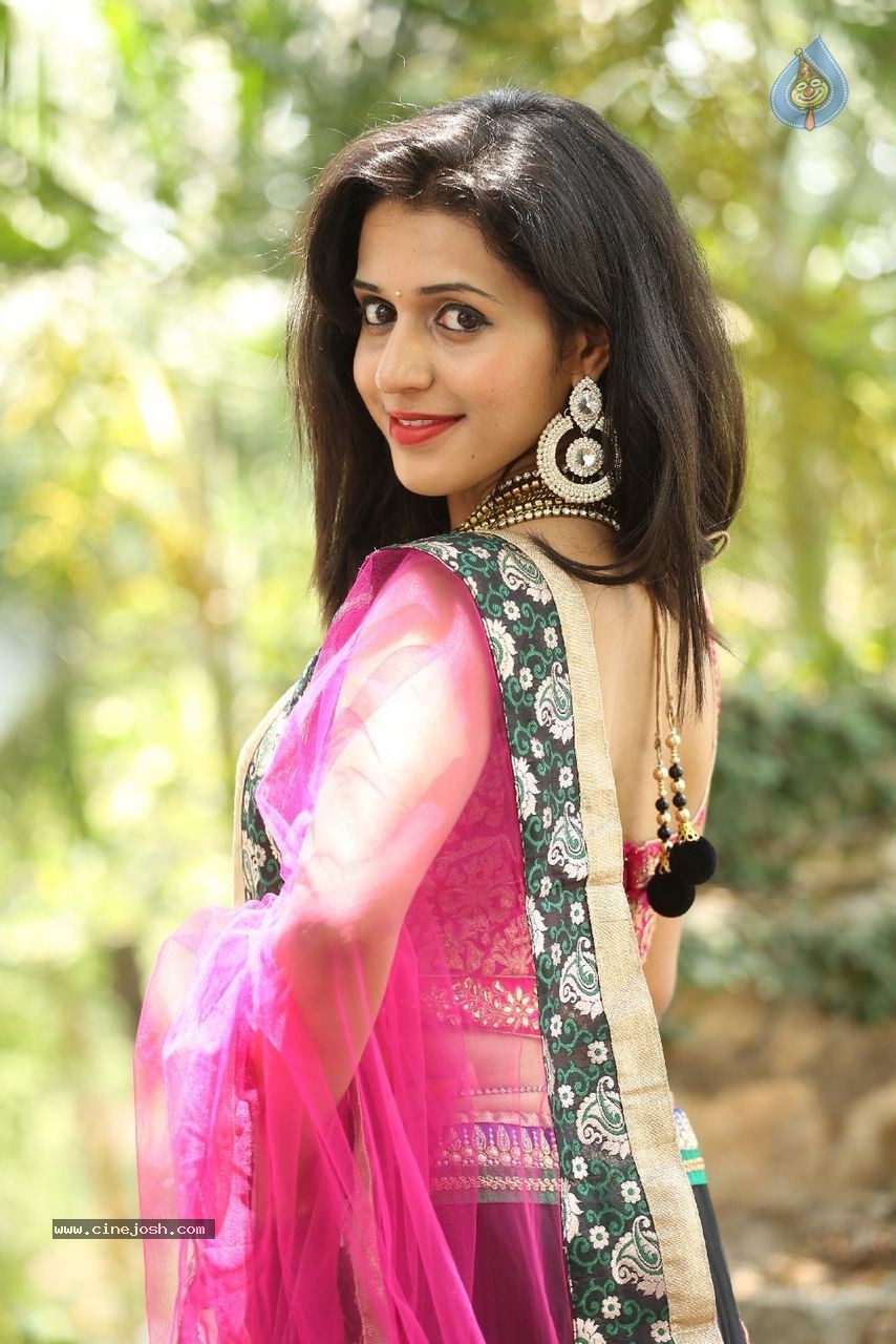 Mohitha New Stills - 27 / 64 photos