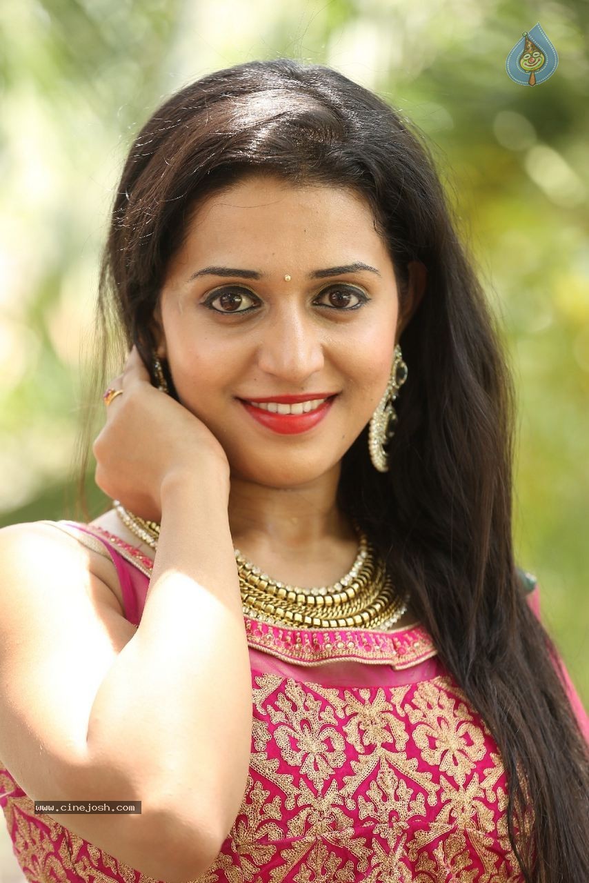 Mohitha New Stills - 41 / 64 photos