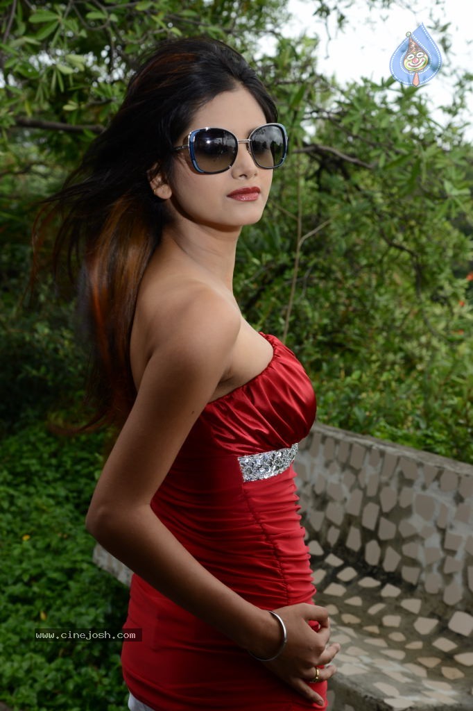 Monica Singh Stills - 21 / 60 photos