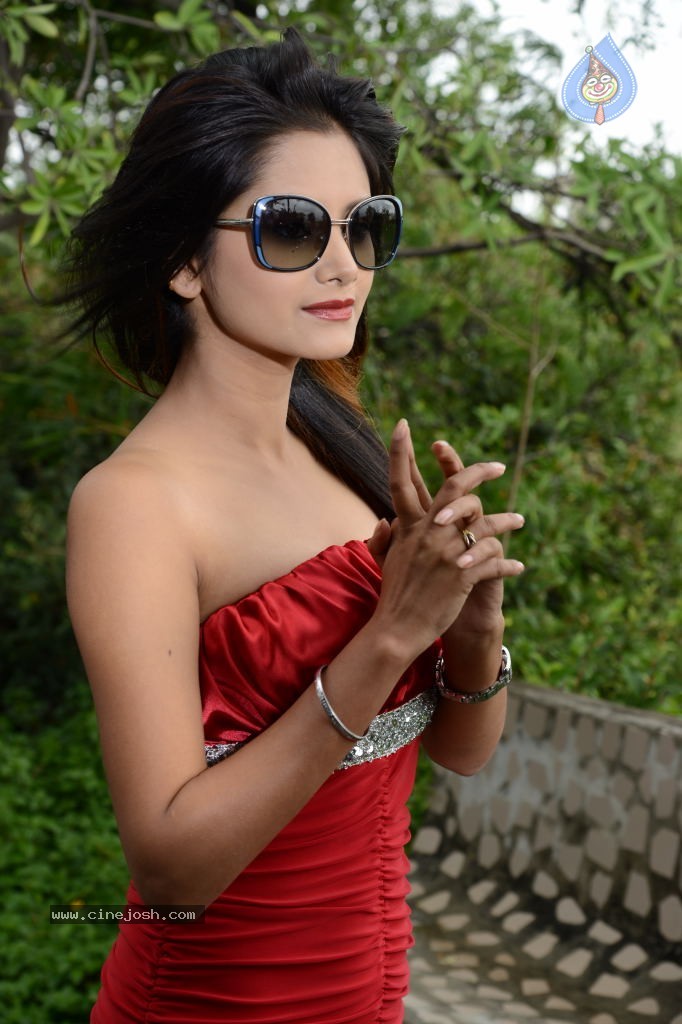 Monica Singh Stills - 44 / 60 photos