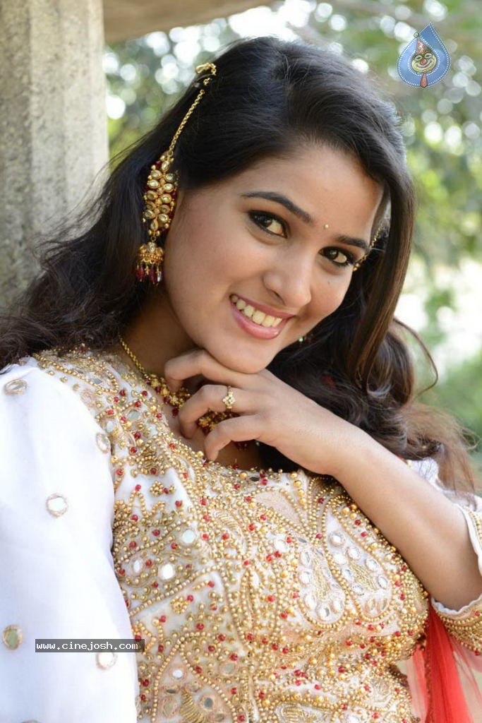 Monisha New Stills - 5 / 24 photos