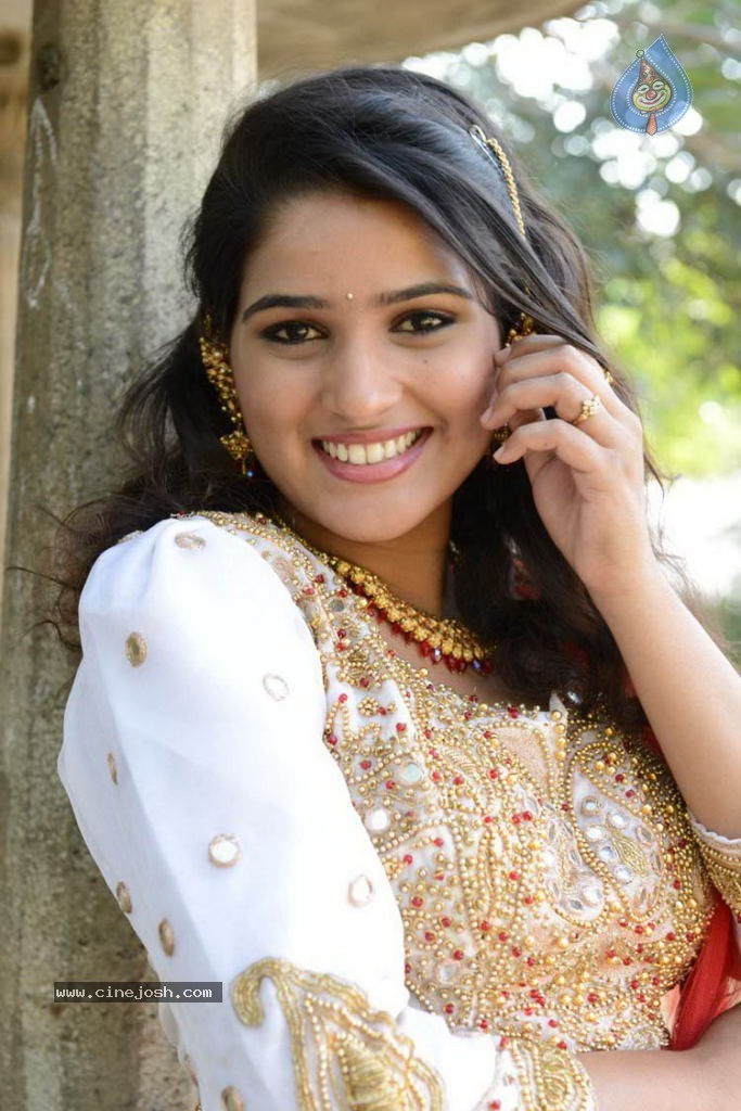 Monisha New Stills - 16 / 24 photos