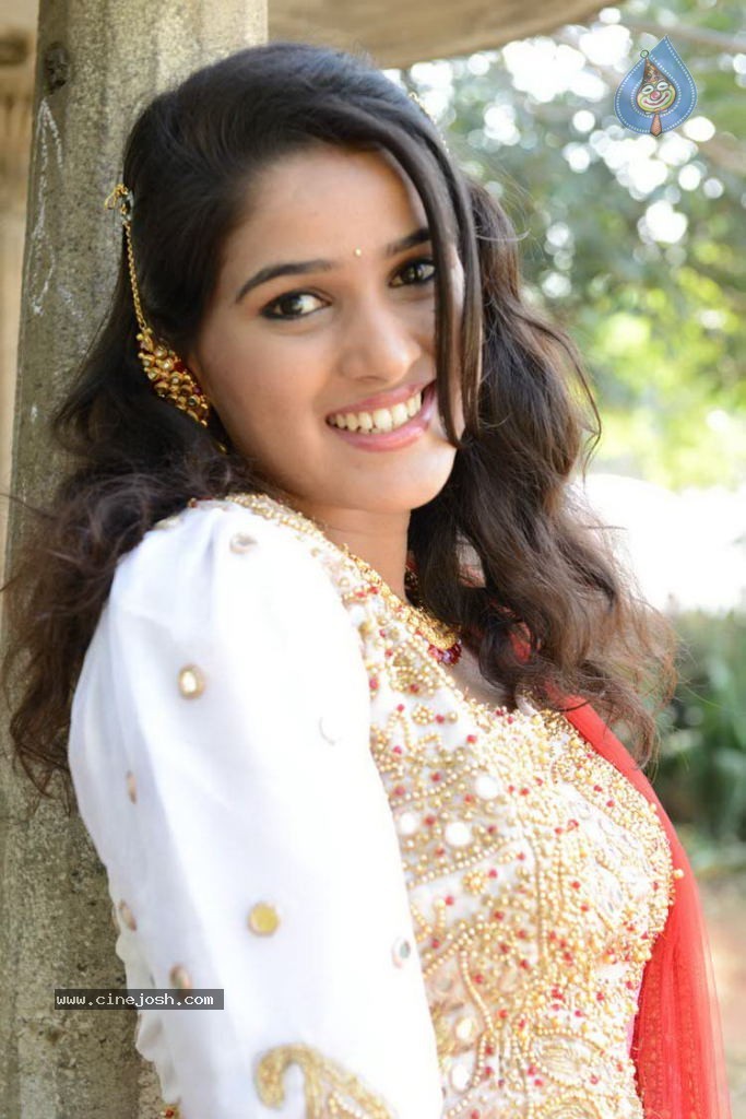 Monisha New Stills - 20 / 24 photos