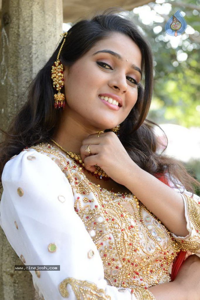 Monisha New Stills - 21 / 24 photos