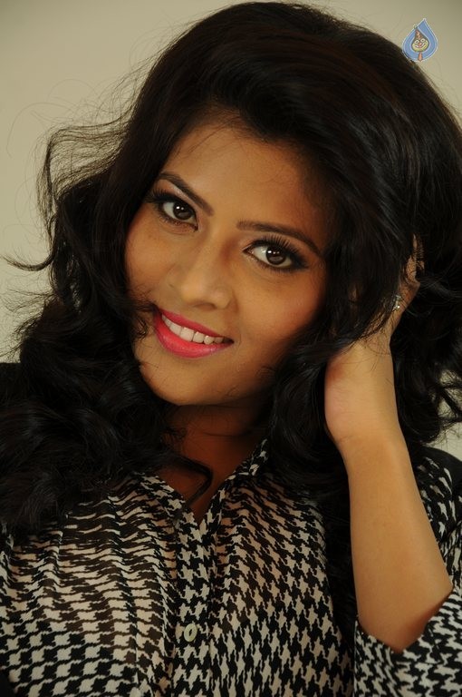 Moulika New Photos - 19 / 62 photos