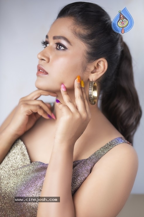 Mounika Guntuka Stills - 14 / 20 photos