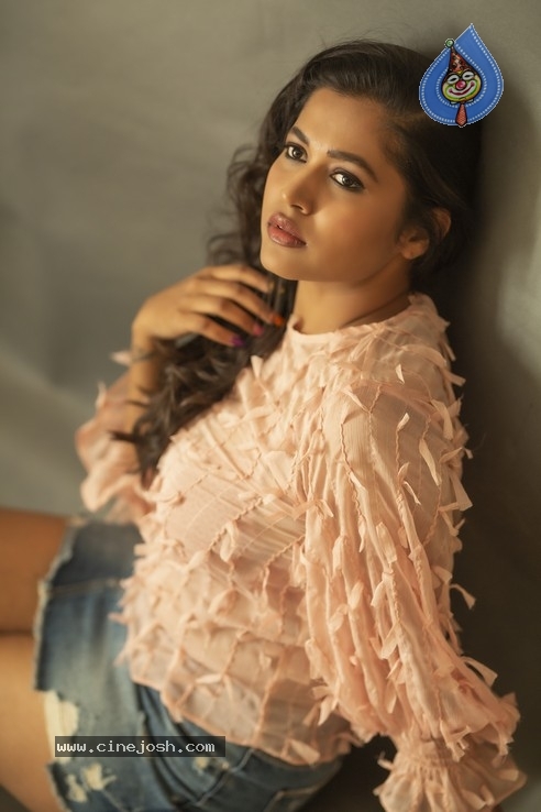 Mounika Guntuka Stills - 15 / 20 photos