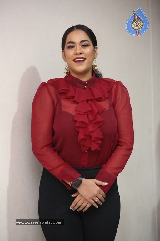 Mumaith Khan Images - 5 / 10 photos