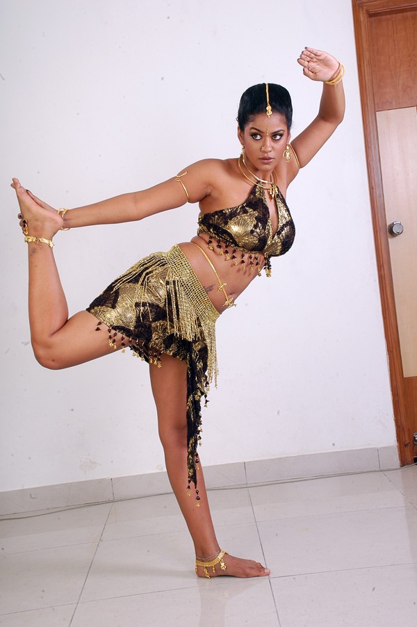 Mumaith Khan - 122 / 217 photos