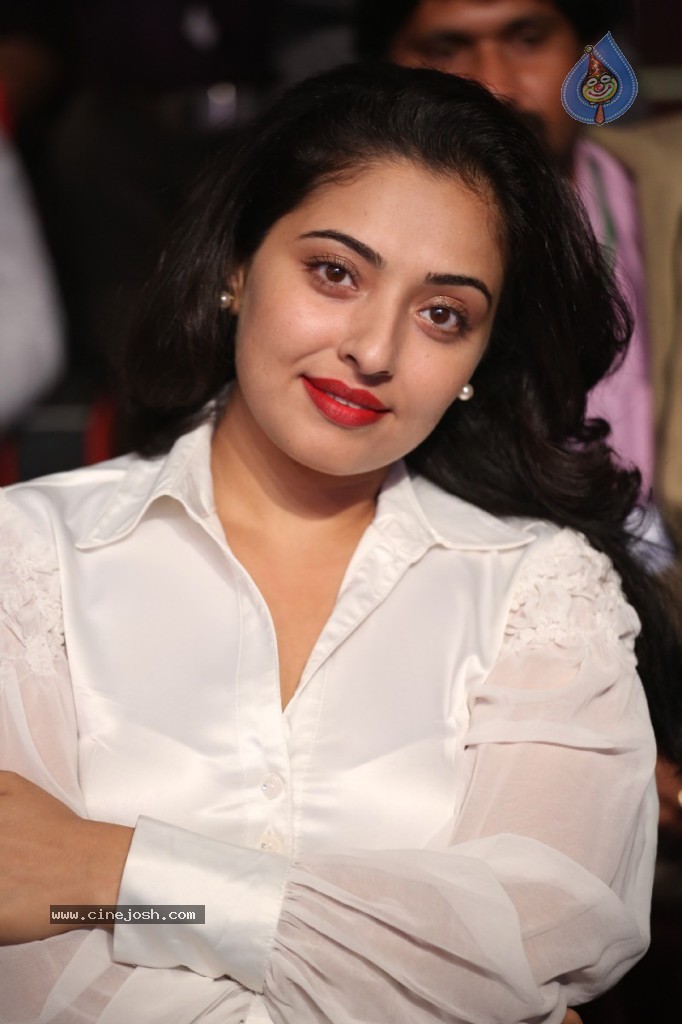 Mumtaz New Stills - 31 / 83 photos