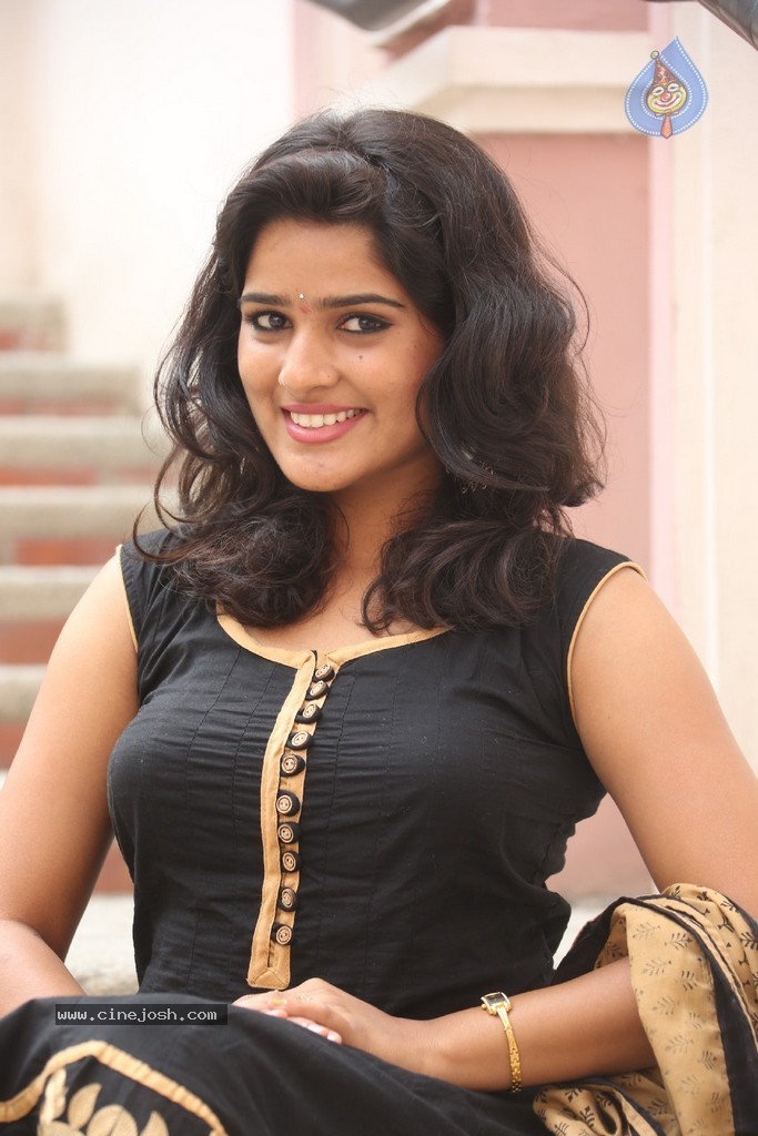 Muneesha Stills - 33 / 80 photos