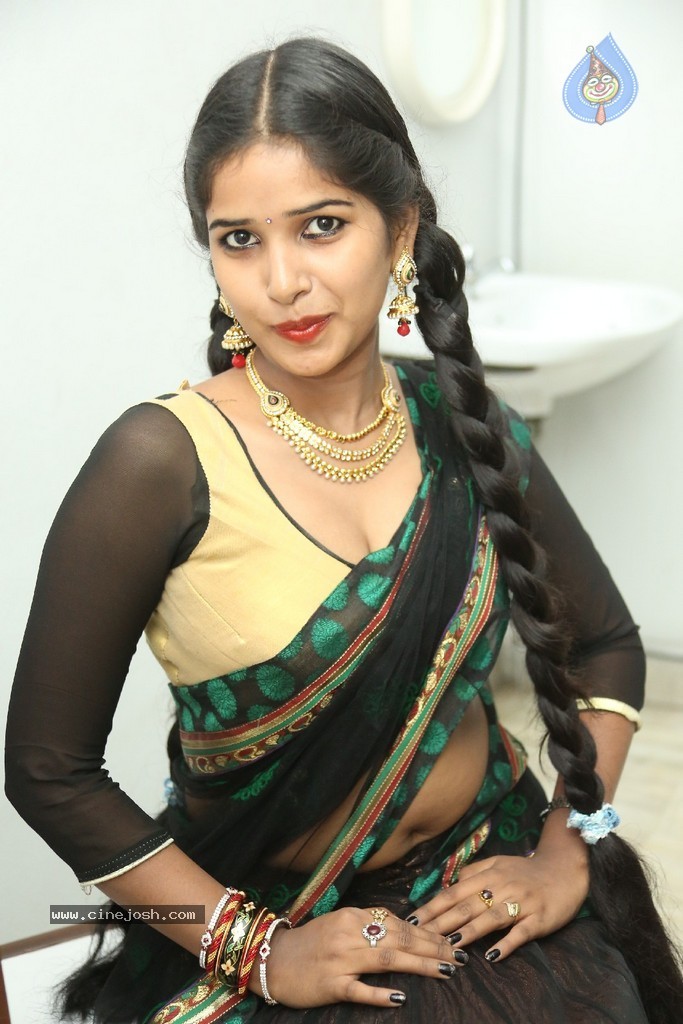 Mynaa Latest Photos - 35 / 110 photos