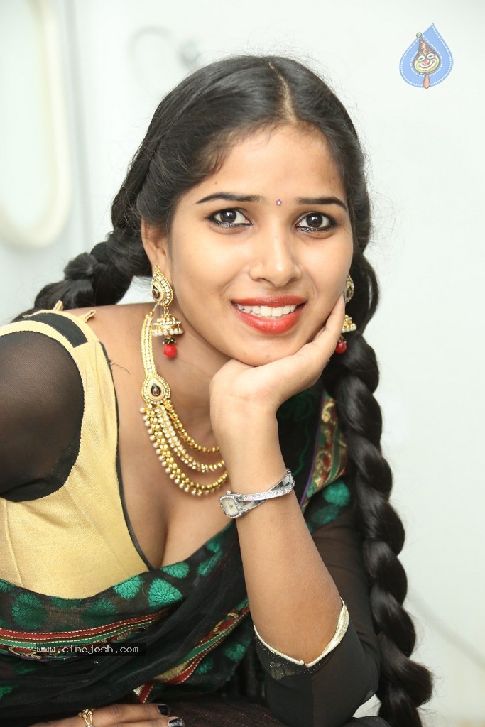 Mynaa Latest Photos - 45 / 110 photos