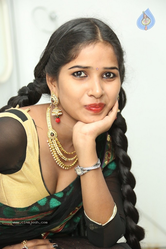 Mynaa Latest Photos - 89 / 110 photos