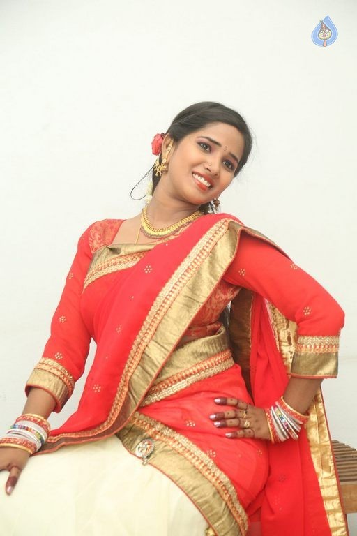 Mynaa Photos - 10 / 29 photos