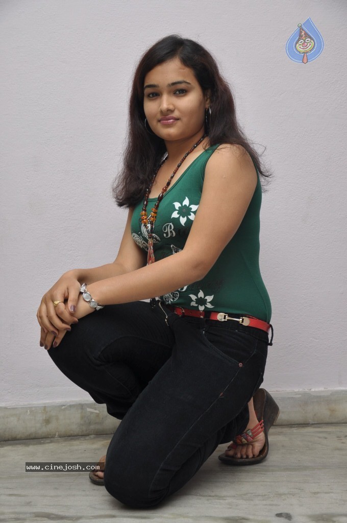 Mythili Stills - 26 / 40 photos