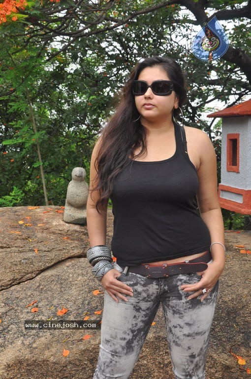 Namitha Hot Stills - 19 / 68 photos