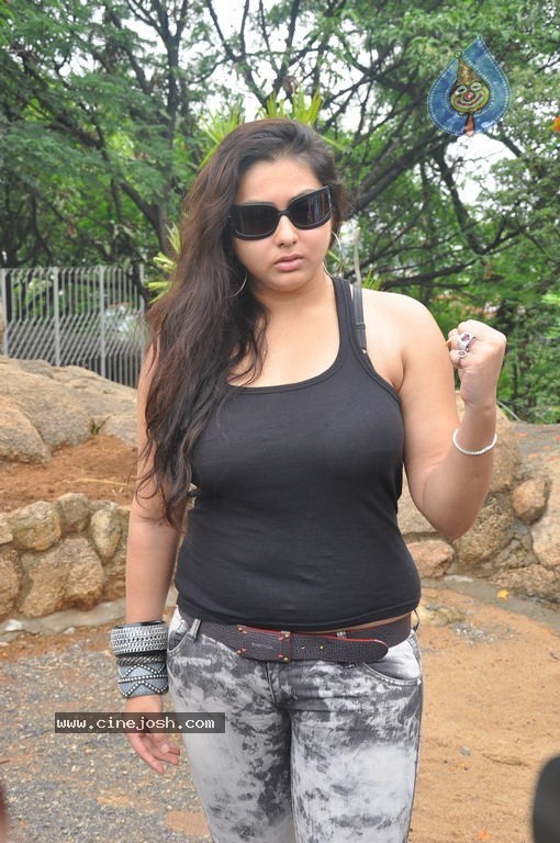 Namitha Hot Stills - 26 / 68 photos