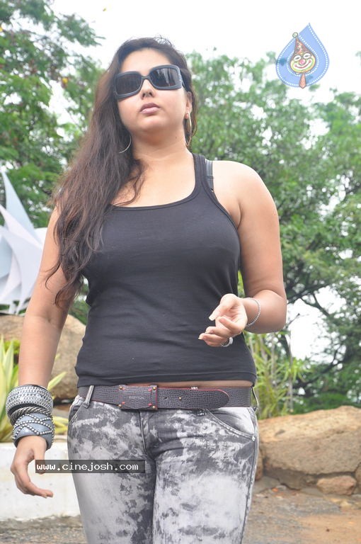 Namitha Hot Stills - 39 / 68 photos