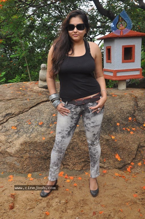 Namitha Hot Stills - 45 / 68 photos