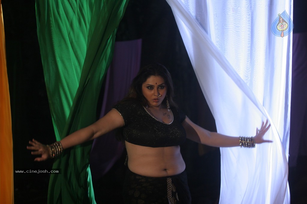 Namitha New Stills - 28 / 91 photos