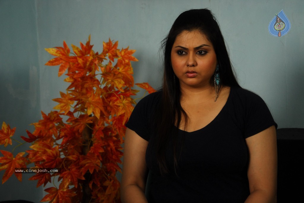 Namitha New Stills - 32 / 91 photos