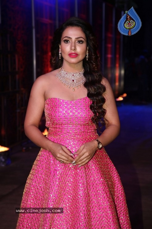 Nandini Rai Photos - 17 / 17 photos