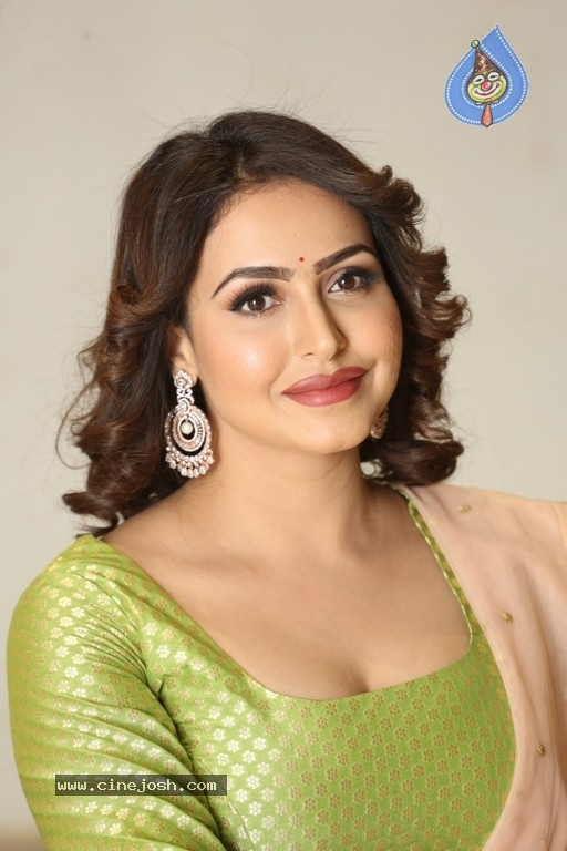 Nandini Rai Photos - 5 / 39 photos