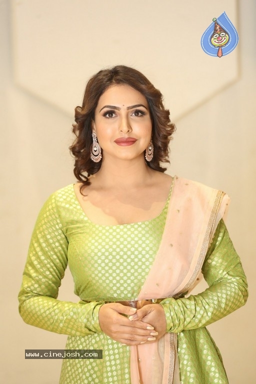 Nandini Rai Photos - 16 / 39 photos