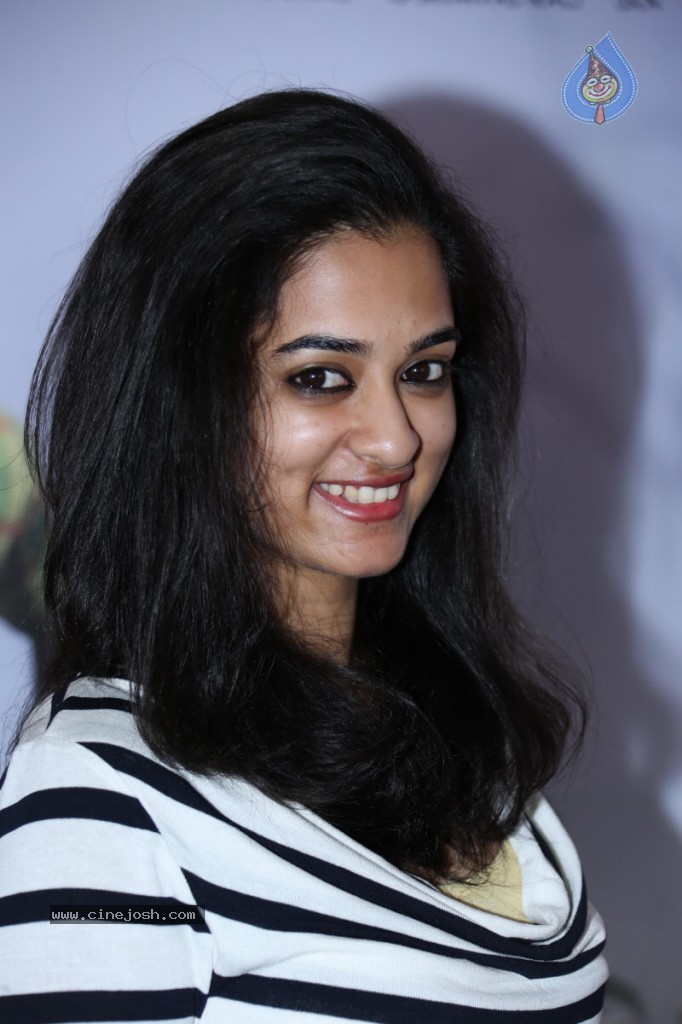 Nandita New Stills - 17 / 46 photos