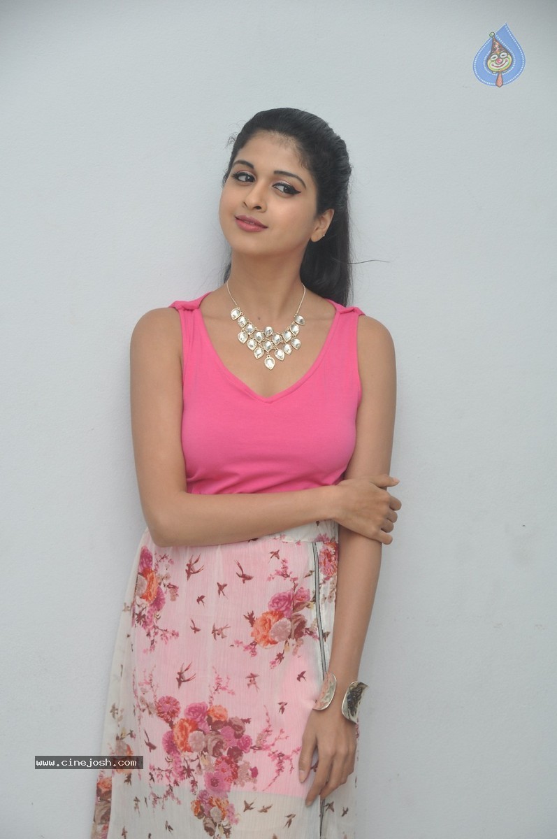 Naveena New Pics - 12 / 201 photos